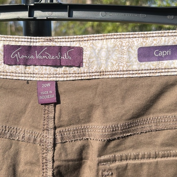 ~eN New Gloria Vanderbilt brown capris with pockets - Picture 10 of 13
